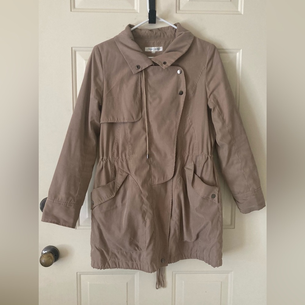 Short classy and soft trench coat size S